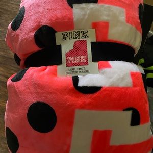 NWT PINK Victoria’s Secret black polka dot Sherpa and velour blanket.